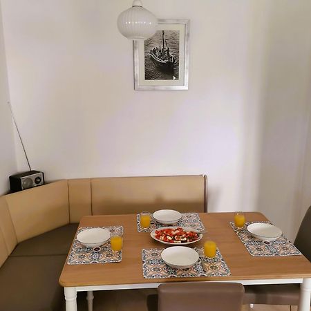 Charming Traditional Townhouse - Holiday Home Kata Jezera Esterno foto