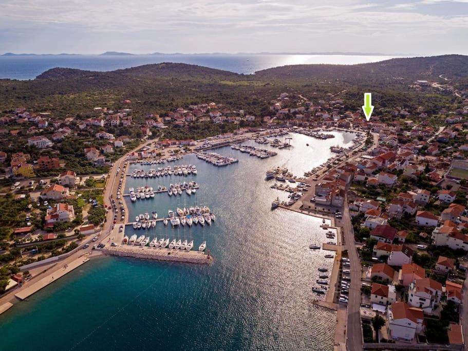 Charming Traditional Townhouse - Holiday Home Kata Jezera Esterno foto