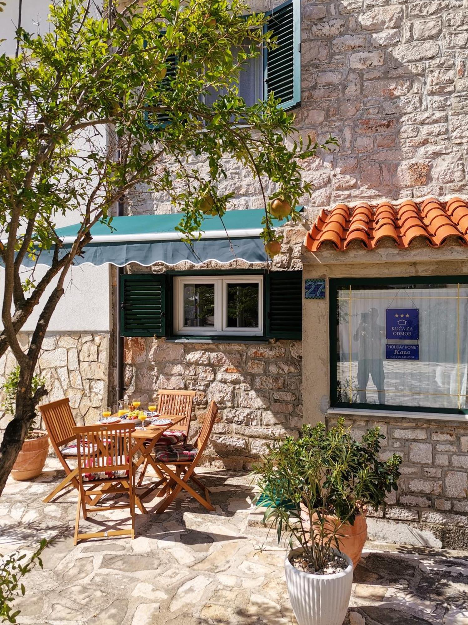 Charming Traditional Townhouse - Holiday Home Kata Jezera Esterno foto