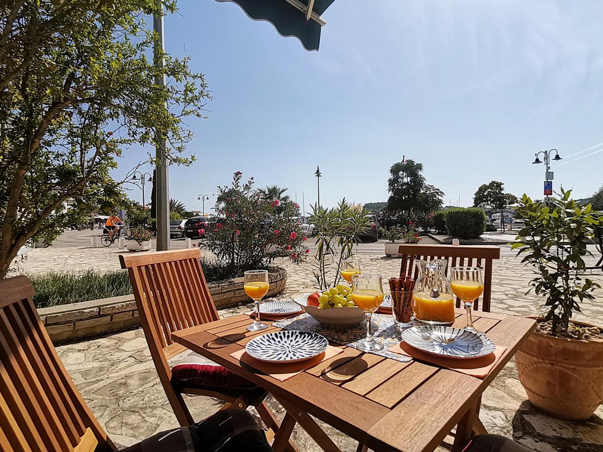 Charming Traditional Townhouse - Holiday Home Kata Jezera Esterno foto